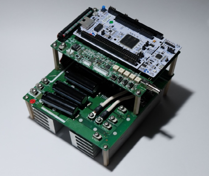 二相独立駆動回路